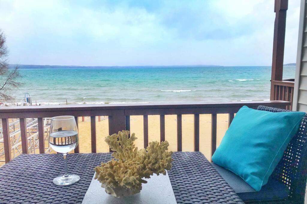 New Listing Beach Bliss 211! Stunning Bay View Traverse City Eksteriør bilde
