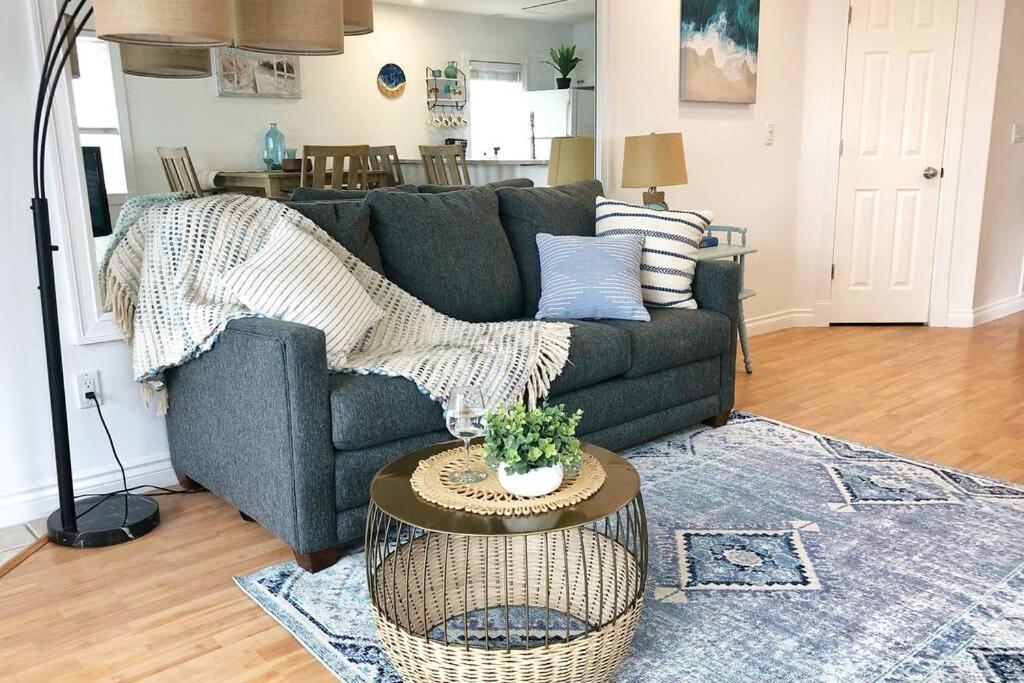 New Listing Beach Bliss 211! Stunning Bay View Traverse City Eksteriør bilde