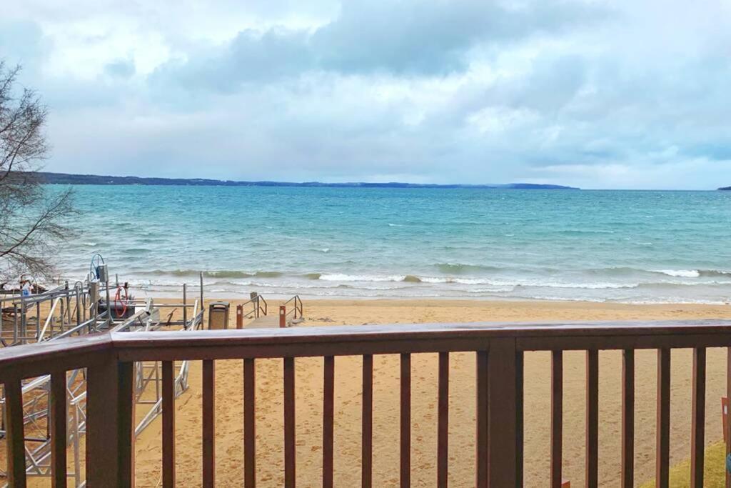 New Listing Beach Bliss 211! Stunning Bay View Traverse City Eksteriør bilde