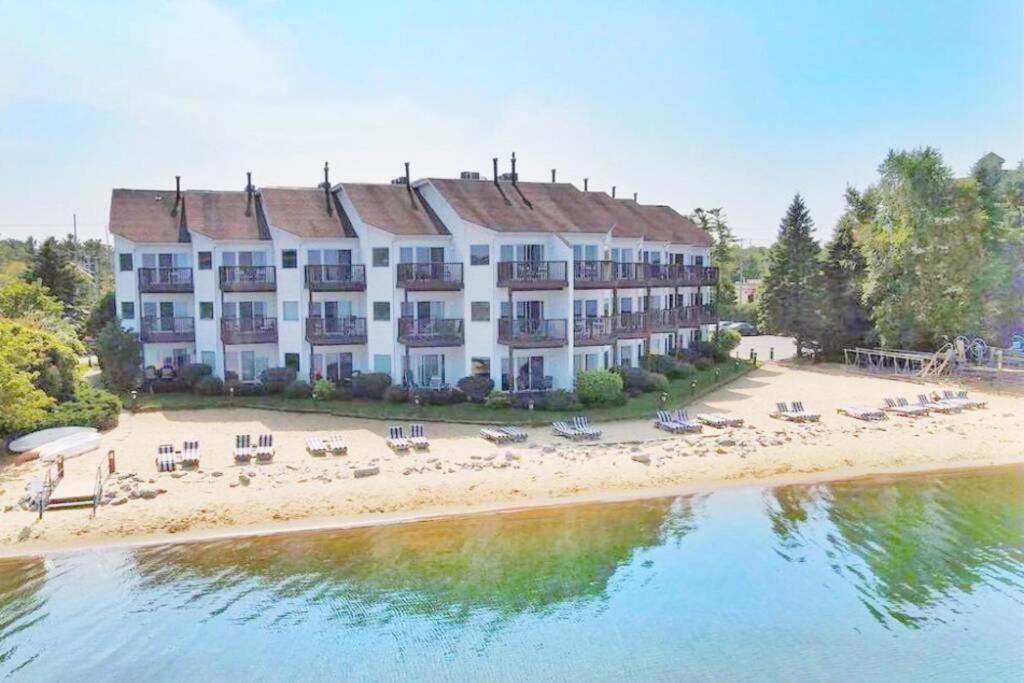 New Listing Beach Bliss 211! Stunning Bay View Traverse City Eksteriør bilde