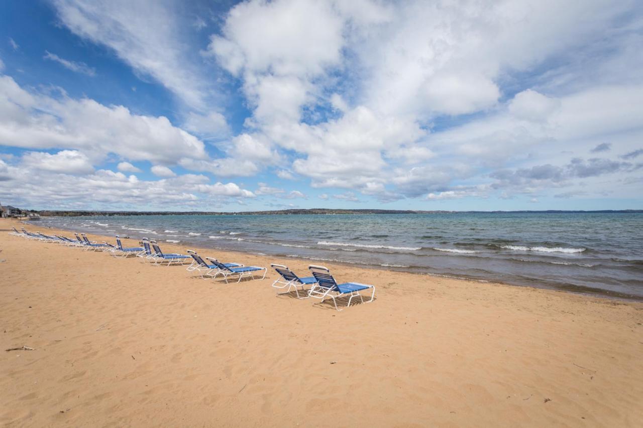 New Listing Beach Bliss 211! Stunning Bay View Traverse City Eksteriør bilde