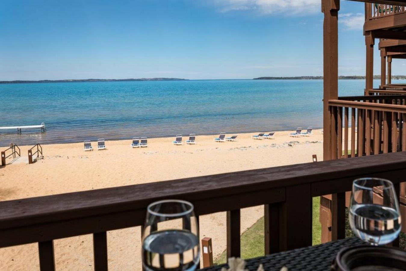 New Listing Beach Bliss 211! Stunning Bay View Traverse City Eksteriør bilde