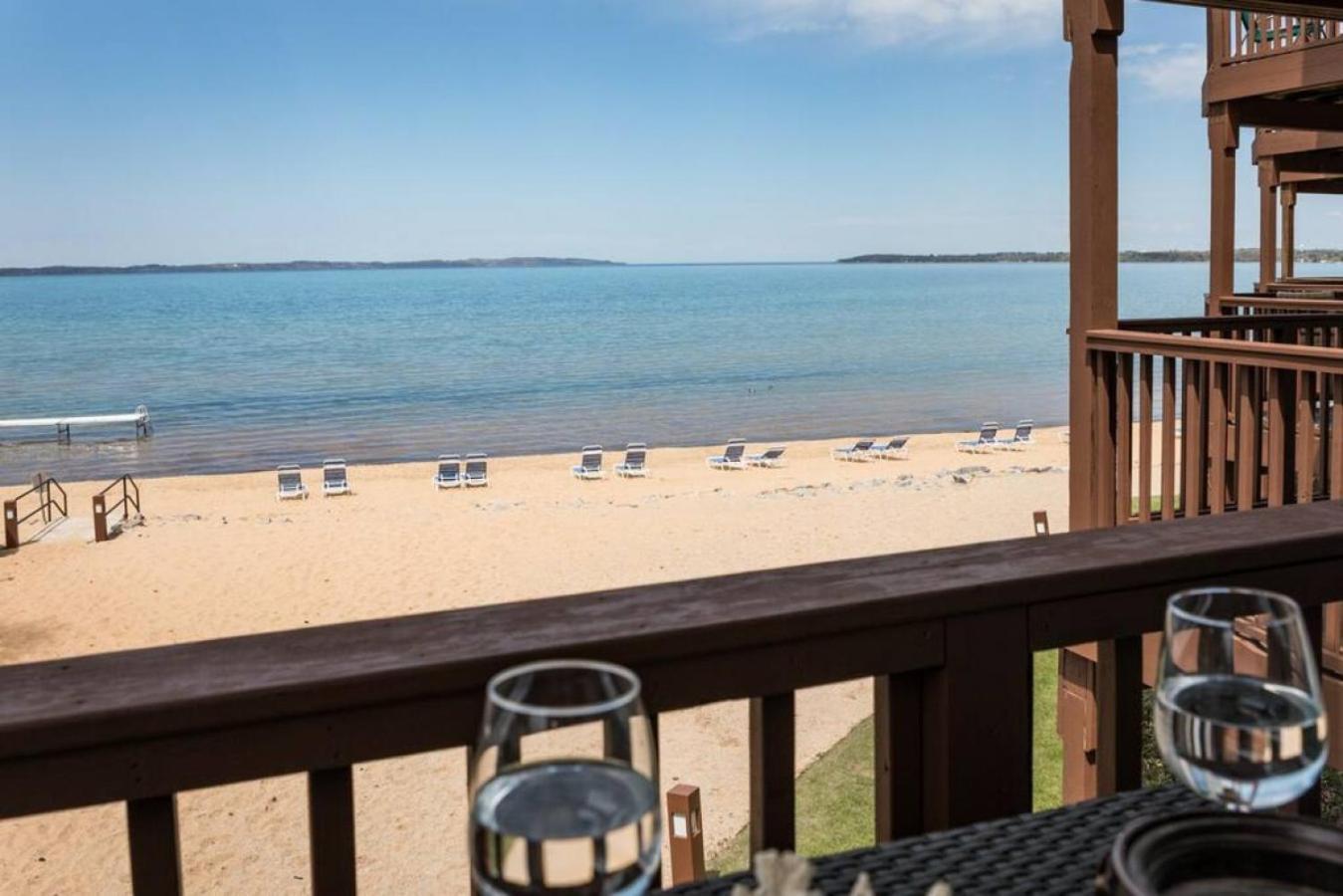 New Listing Beach Bliss 211! Stunning Bay View Traverse City Eksteriør bilde