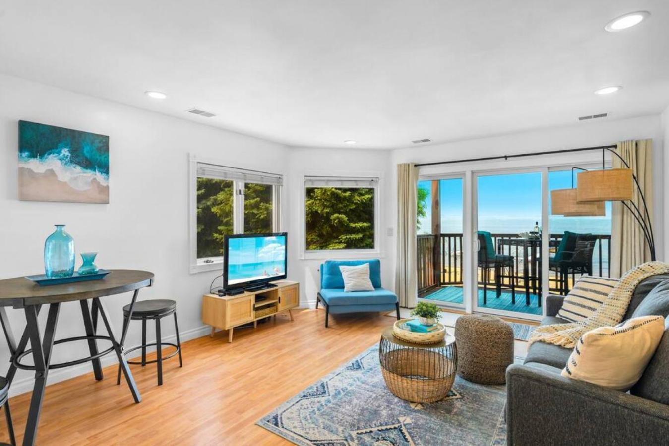 New Listing Beach Bliss 211! Stunning Bay View Traverse City Eksteriør bilde