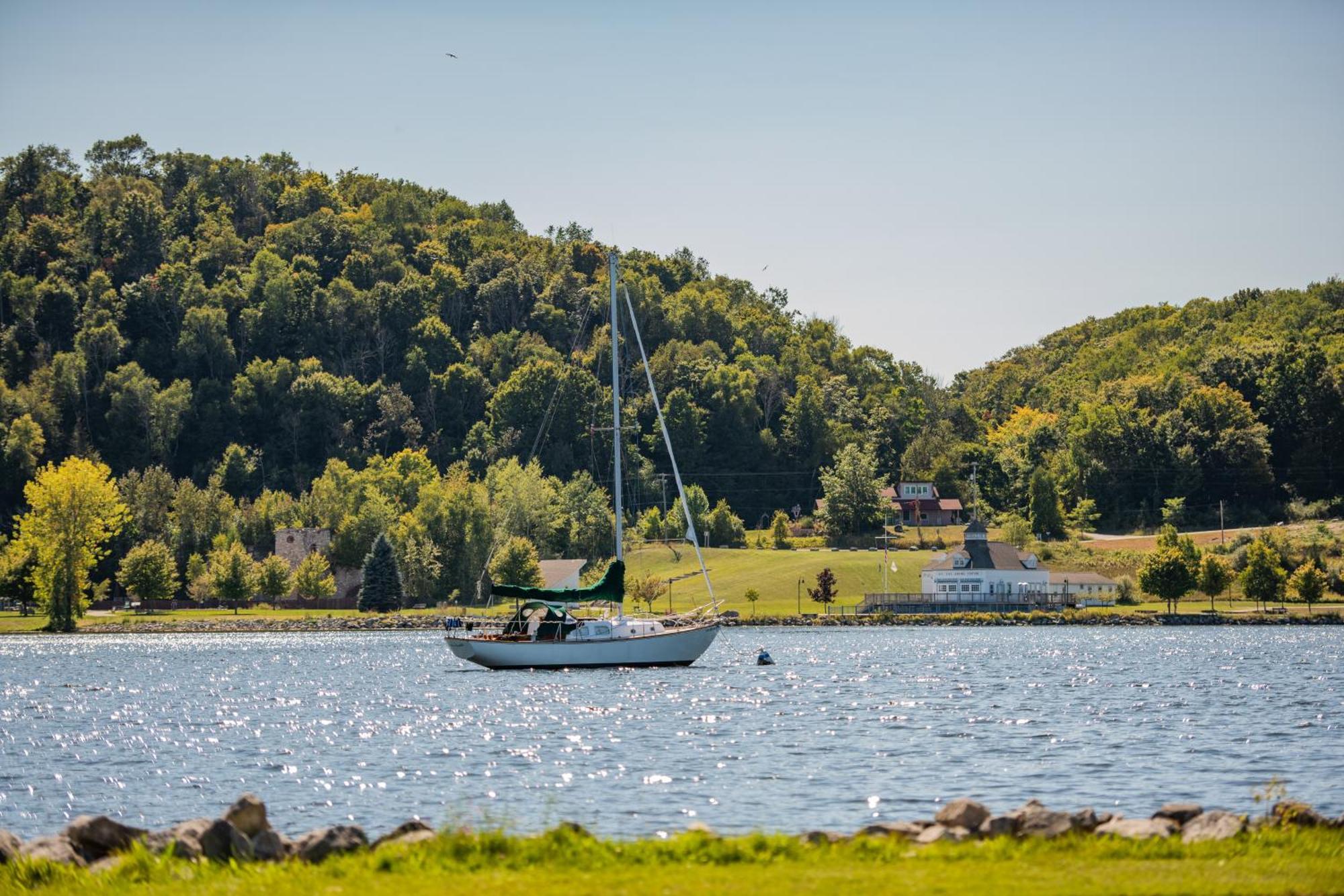 New Listing Beach Bliss 211! Stunning Bay View Traverse City Eksteriør bilde